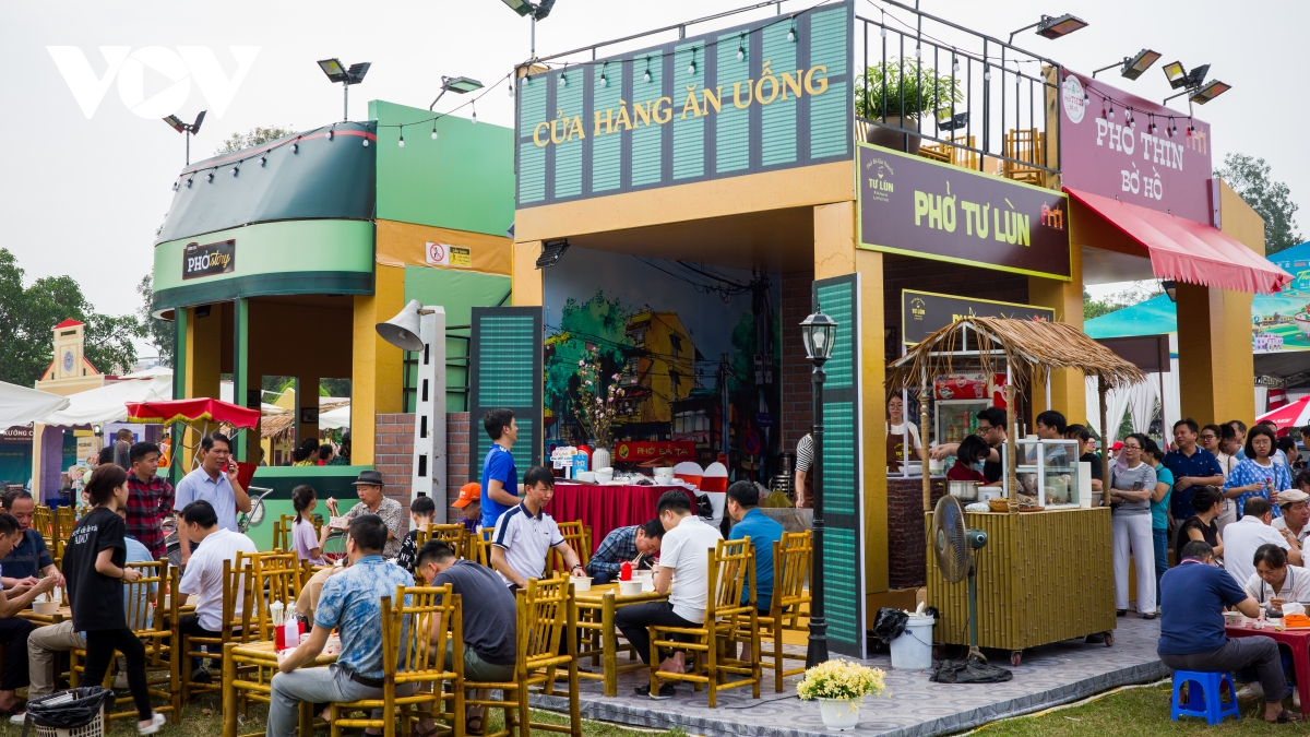 Festival Phở 2025: Du khách mê mẩn hương vị phở trứ danh ba miền Bắc – Trung – Nam